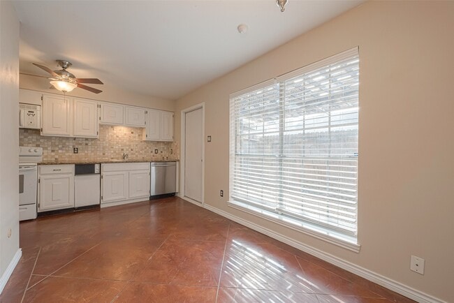 Building Photo - 10217 Longmont Dr