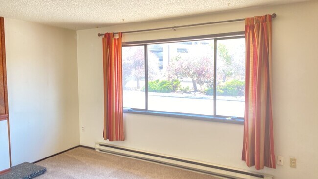 Building Photo - 1725 N Perry~+