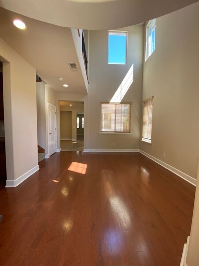 Building Photo - COMING SOON! Beautiful 5 bedroom Home in Lincoln Crossing Village!