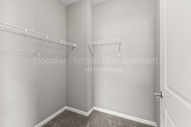 Building Photo - 556 Dylan Dr