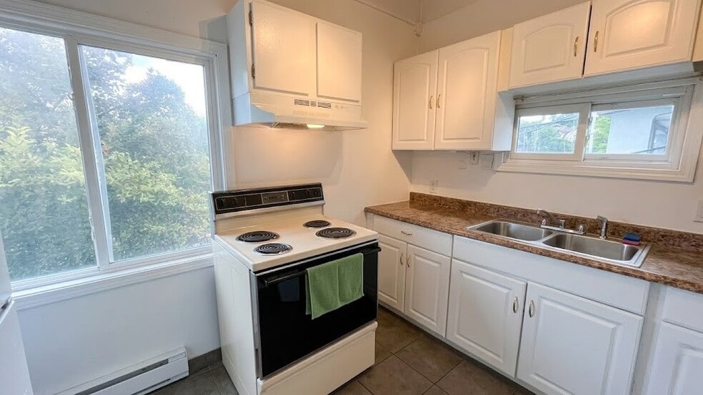 Building Photo - 5807 Hobart St