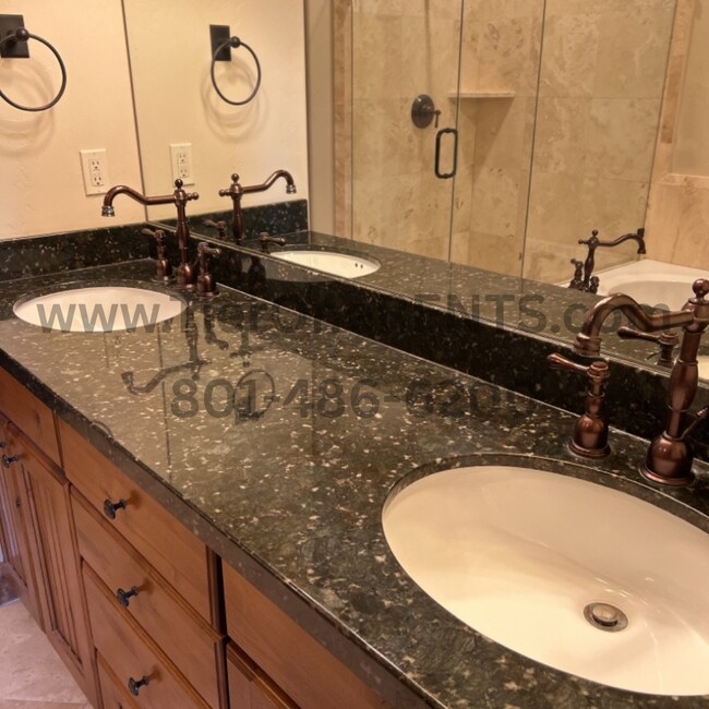 Building Photo - NO DEPOSIT Option Available for This Prope...