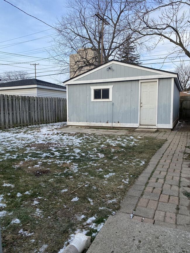 Building Photo - 1336 Chandler Ave