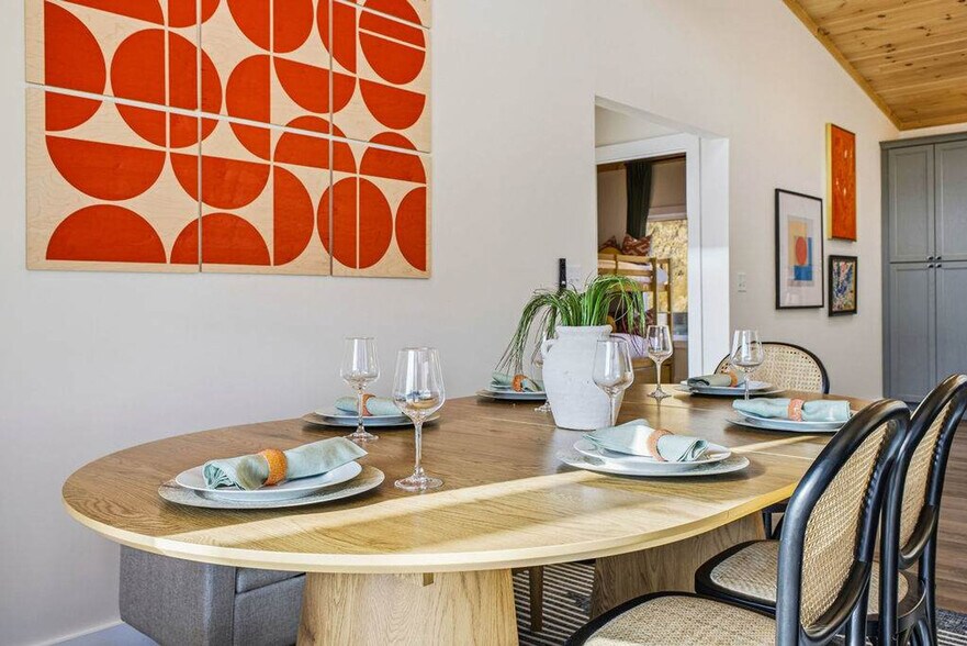 Building Photo - 268 Everett St