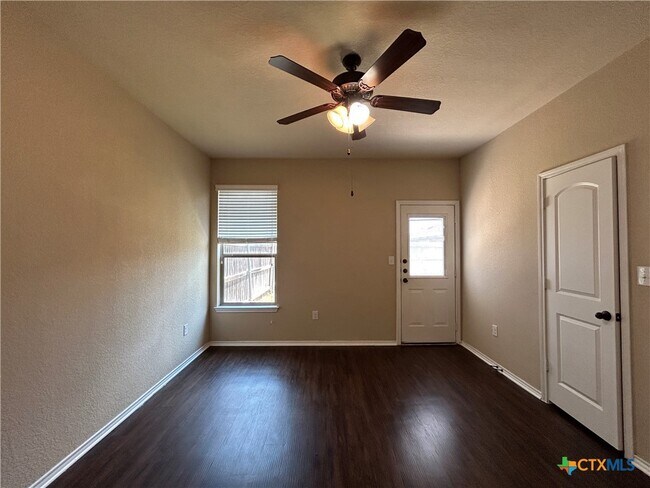 Building Photo - 697 Creekside Cir