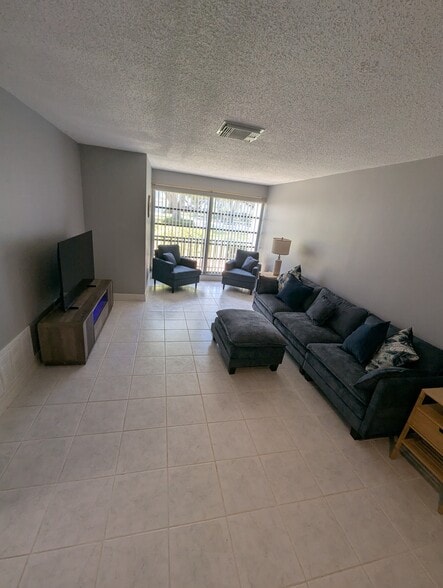 Building Photo - 2700 Bayshore Blvd