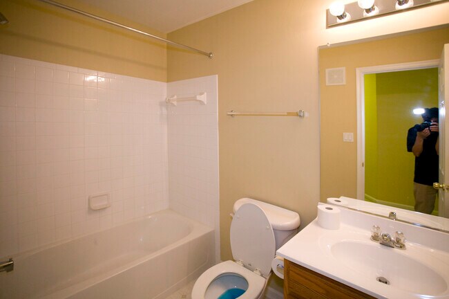 Building Photo - 42243 Black Rock Ter