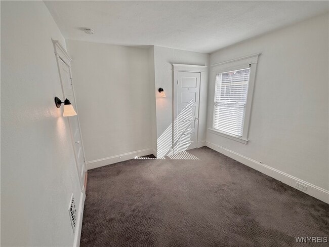 Building Photo - 95 Inwood Pl