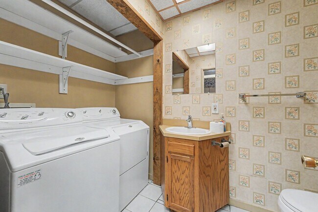 Building Photo - 1113