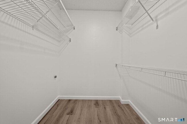 Building Photo - 20 Little Oak Ln