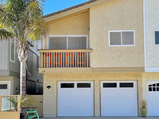 Building Photo - 3 Bedroom + 2 Bathroom Home | Hollywood Beach | Oxnard | Fully Furnished
