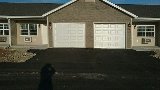 Primary Photo - Crossroads Town Homes