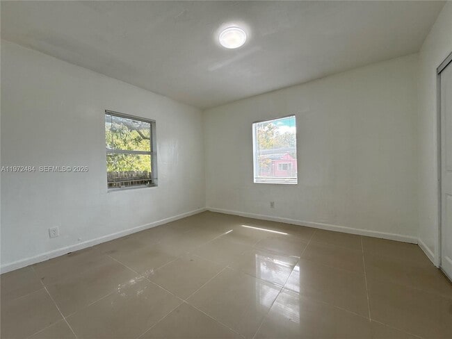 Building Photo - 911 NW 57th St