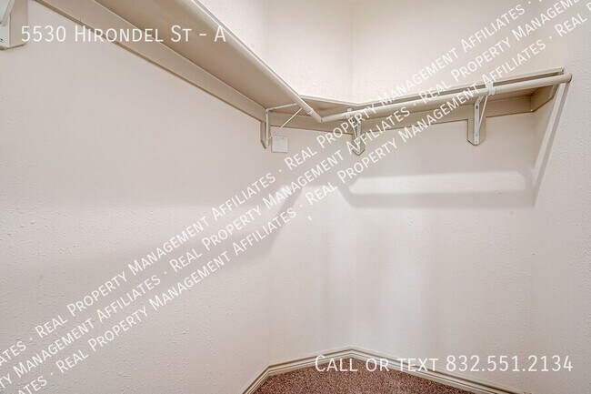 Building Photo - 5530 Hirondel