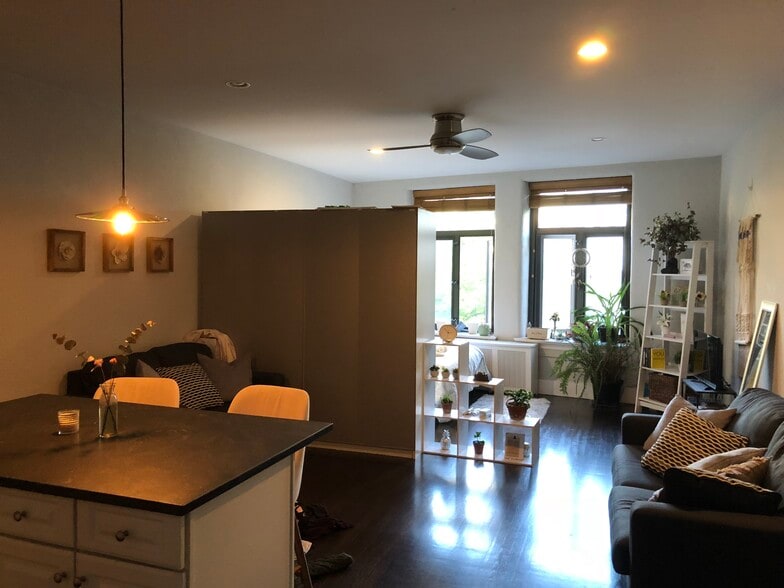 Building Photo - 65 Bedford St