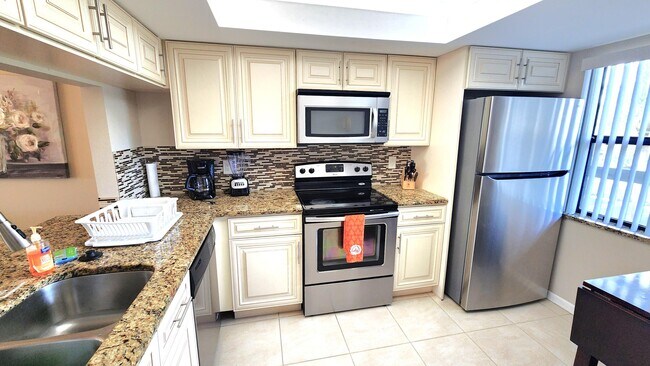 Building Photo - 600 Egret Cir