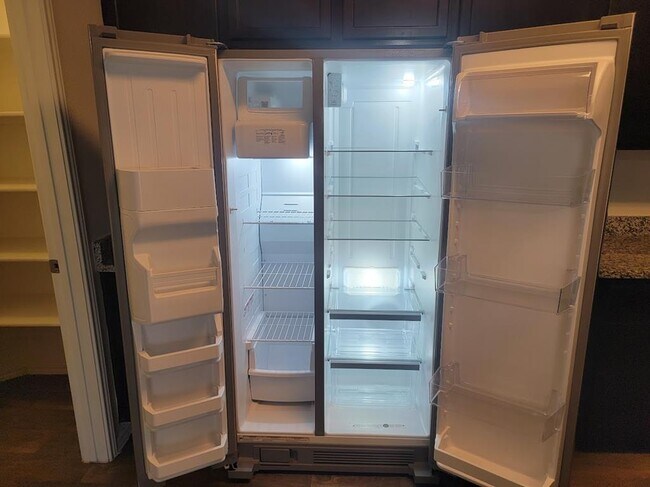 Building Photo - 3610 Batson Dr