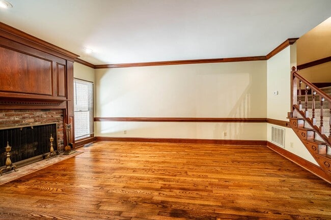 Building Photo - 1305 Hampshire Ct
