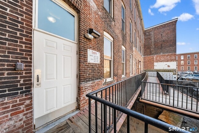 Building Photo - 325 Lafayette St