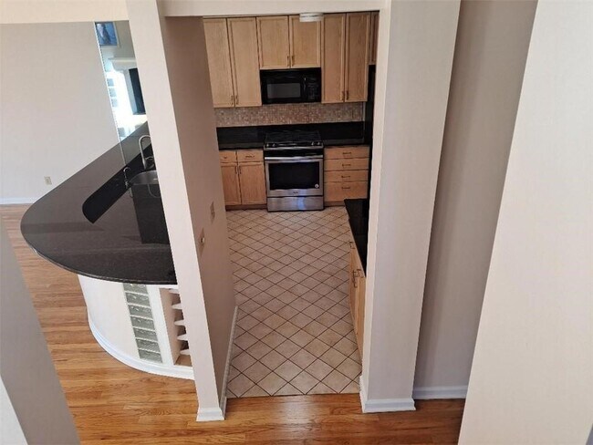 Building Photo - 2431 Coosawattee Dr NE