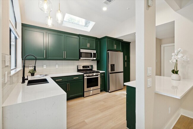 Building Photo - 31 Fire Flicker Pl