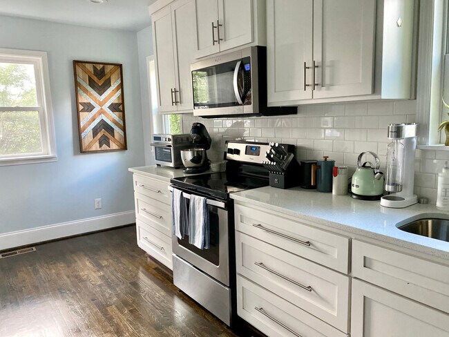 Building Photo - 4274 4th Ave S