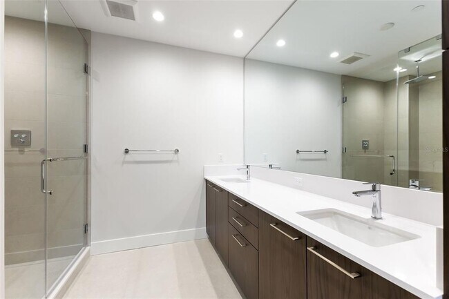 Building Photo - 275 1st Ave S