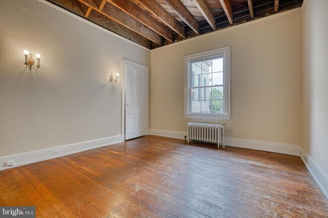 Building Photo - 101 W 39th St