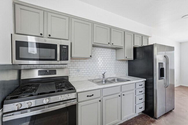 Building Photo - 1226 E Elm St