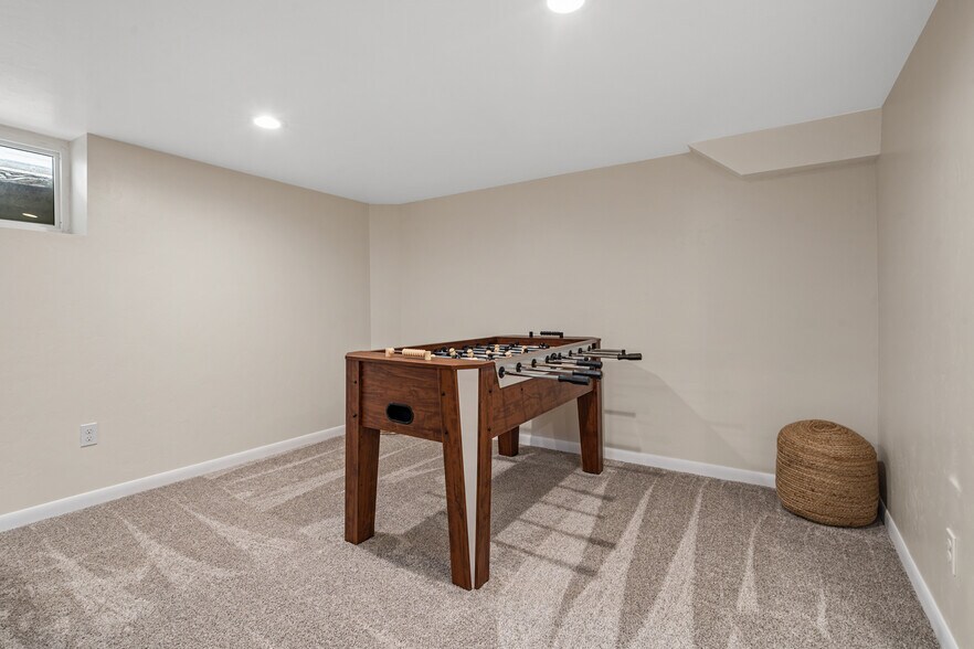 Building Photo - 1222 S Oneida St