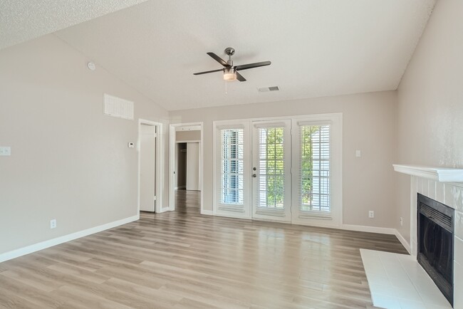 A4 Renovated - 1 Bed 1 Bath - Rise at Highland Meadows