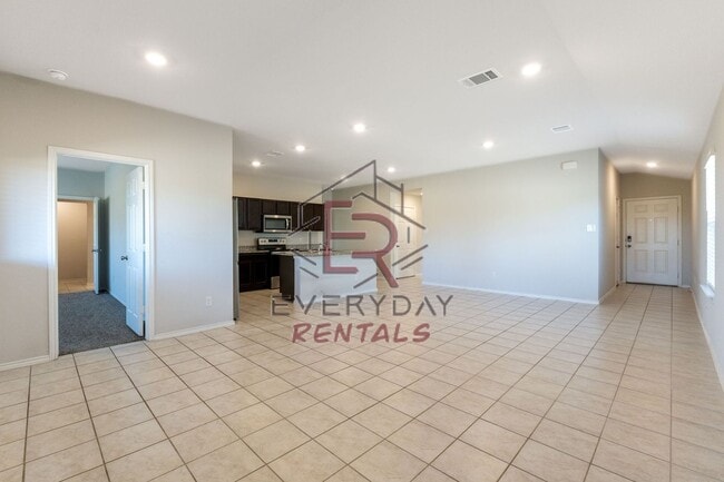 Building Photo - 3 bedroom 2 bath in Yowell Ranch