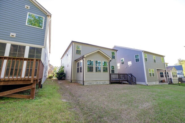 Building Photo - Spacious & Stylish Meritage Home with Sunr...