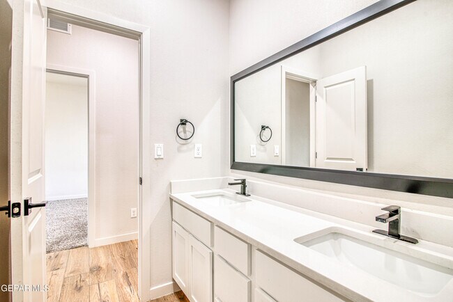 Building Photo - 805 Mormon Tea Dr