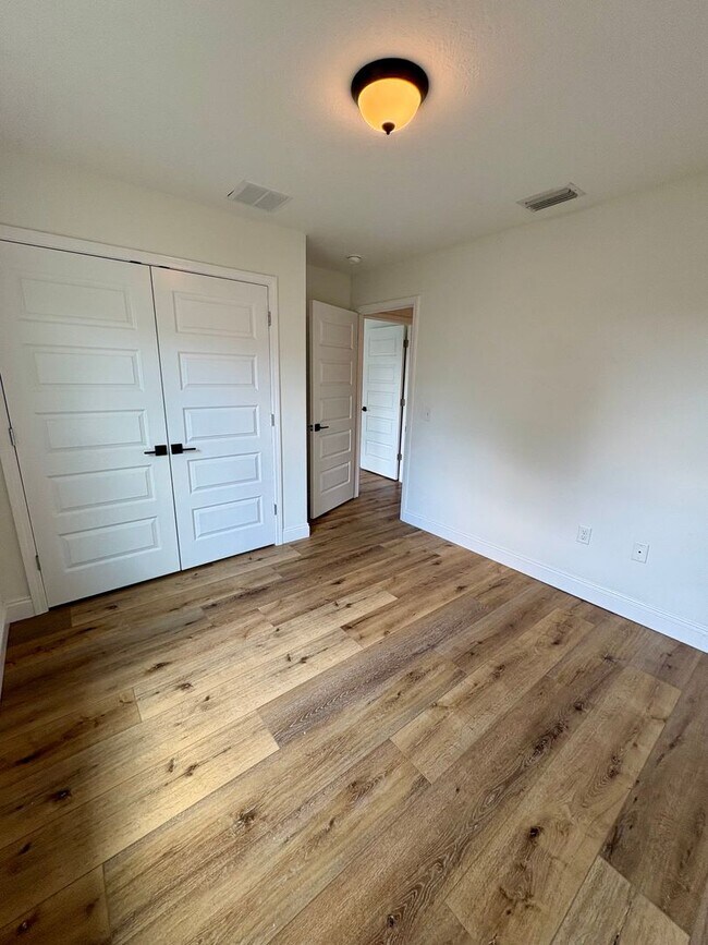 Building Photo - 2 bed 1 bath