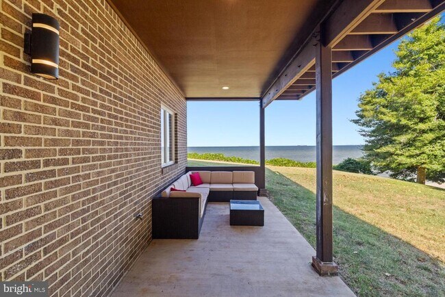 Building Photo - 5510 Beach Dr