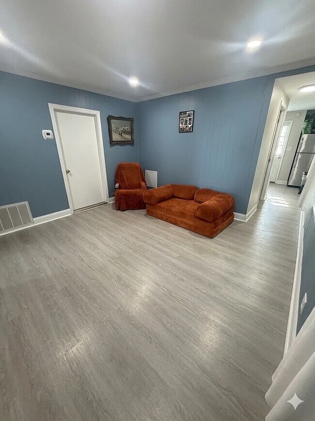 Building Photo - 1812 W Erie St