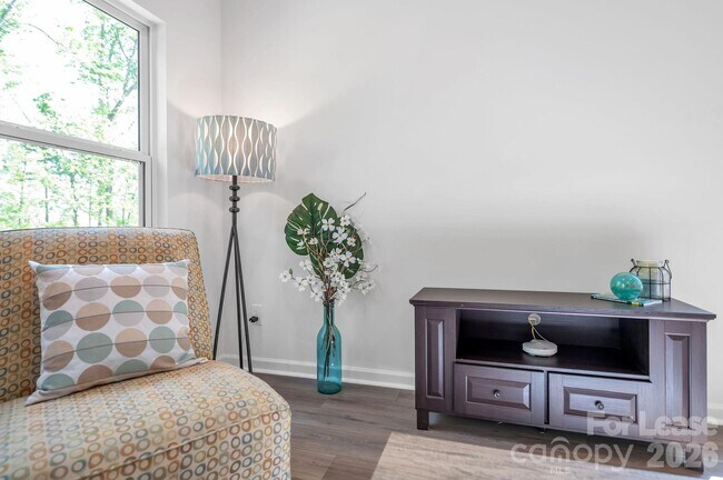 Building Photo - 1940 Highland Park Dr