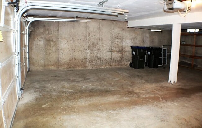 Building Photo - $2,200 | 4 Bedroom, 2 Bathroom House | No ...