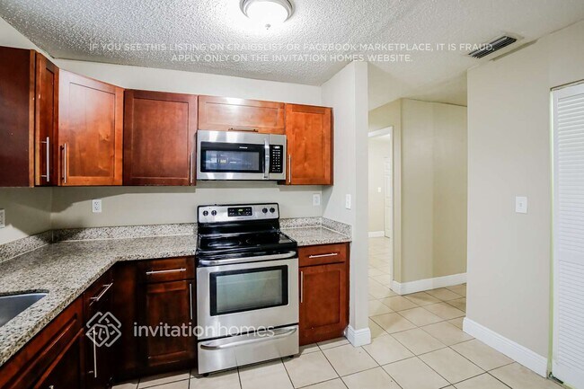 Building Photo - 20015 W Oakmont Cir