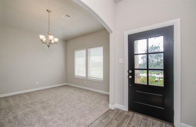 Building Photo - 2442 Wembley Way