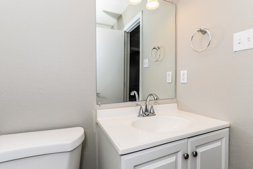 Building Photo - 6653 Stanhope Way