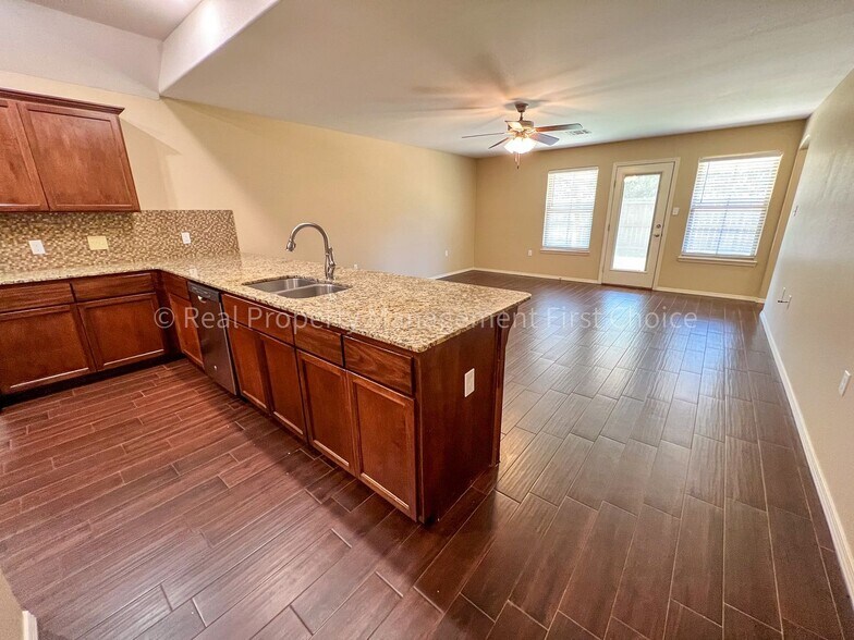 Building Photo - 420 Ridge Point Dr