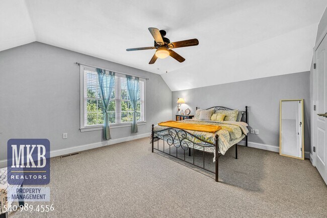 Building Photo - 7621 Nandina Dr