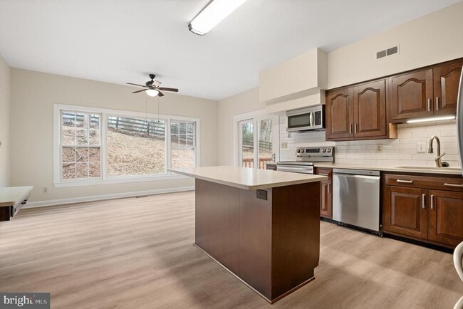 Building Photo - 13620 Canal Vista Ct