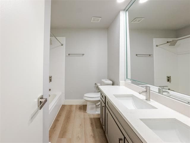 Building Photo - 2025 Glencrest Ln