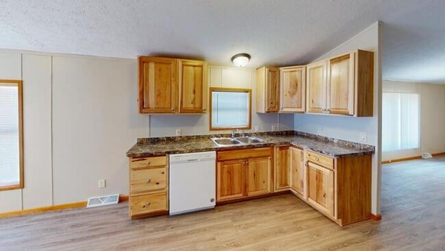 Primary Photo - 154 Northwest Dr