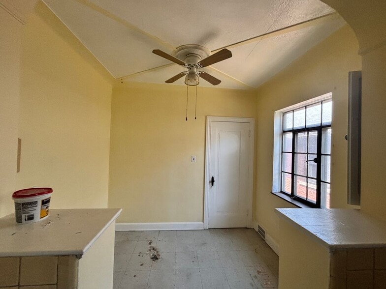 Building Photo - 2943 Leslie St