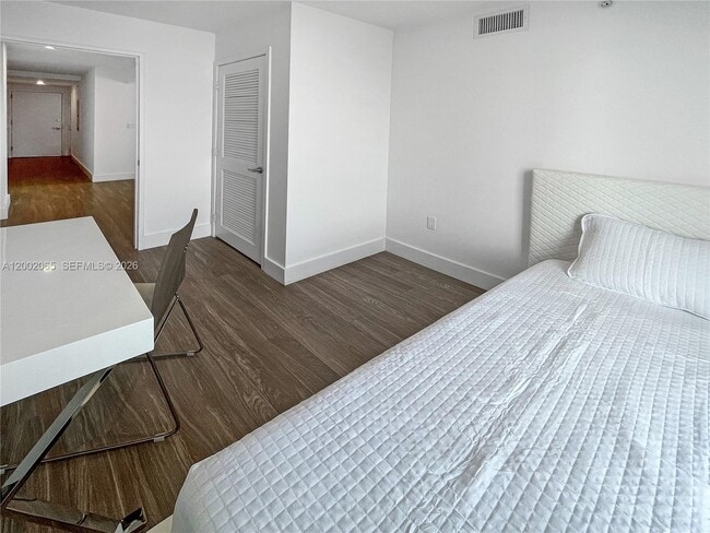 Building Photo - 1025 92nd St