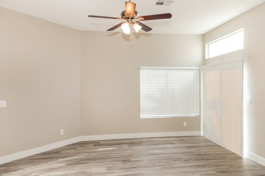 Building Photo - 405 Rocky Rd